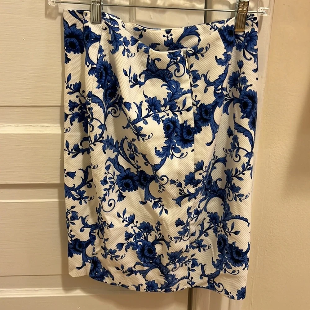 Forever 21 Floral Pencil Skirt - Picture 2 of 3